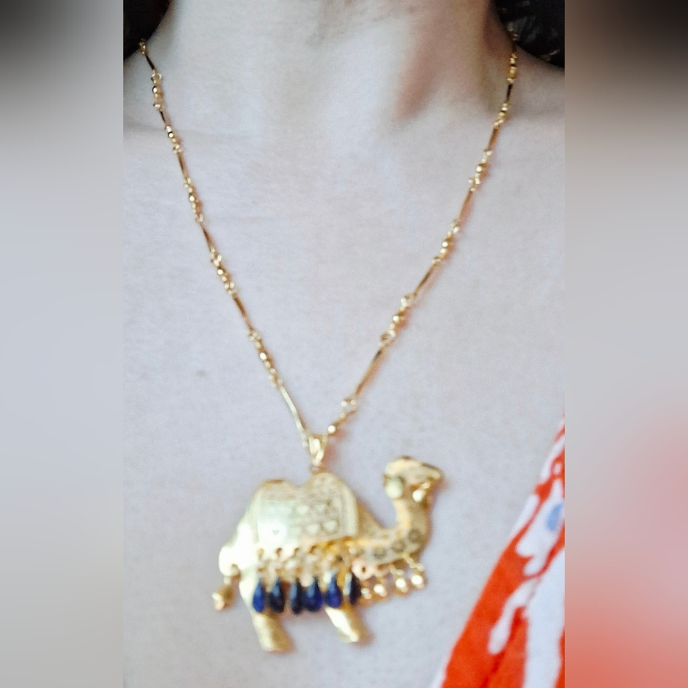Vintage 80s 🐪💙✨️Blue Jewelled Golden Camel Necklace/Brooch